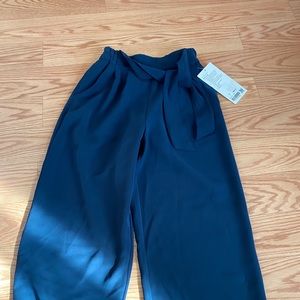 Size 2 Lululemon Noir Crop